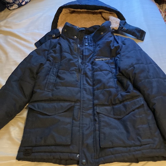 Boys dark blue winter coat. EUC worn only 2 or 3 times. Size boys 10/12 - Picture 5 of 9